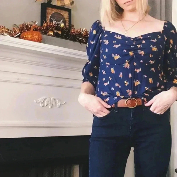 4Si3nna Women’s Blue Gathered Floral Blouse - Picture 3 of 8